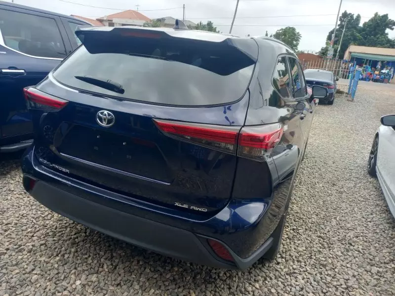 Toyota Highlander   - 2021