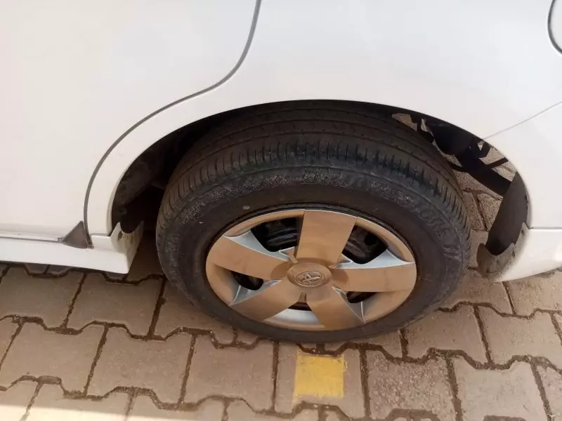 Toyota Sienta   - 2012