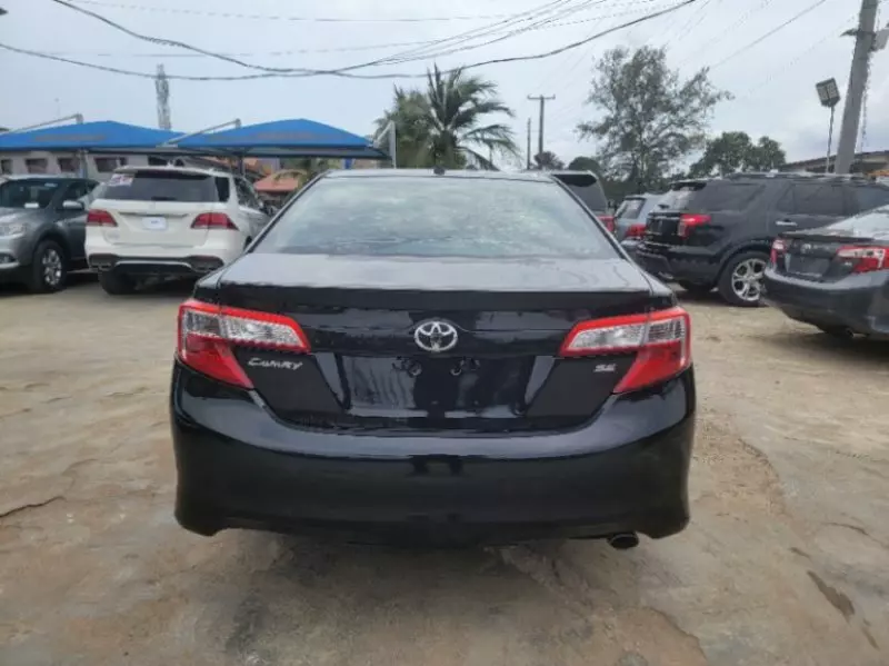 Toyota Camry   - 2012