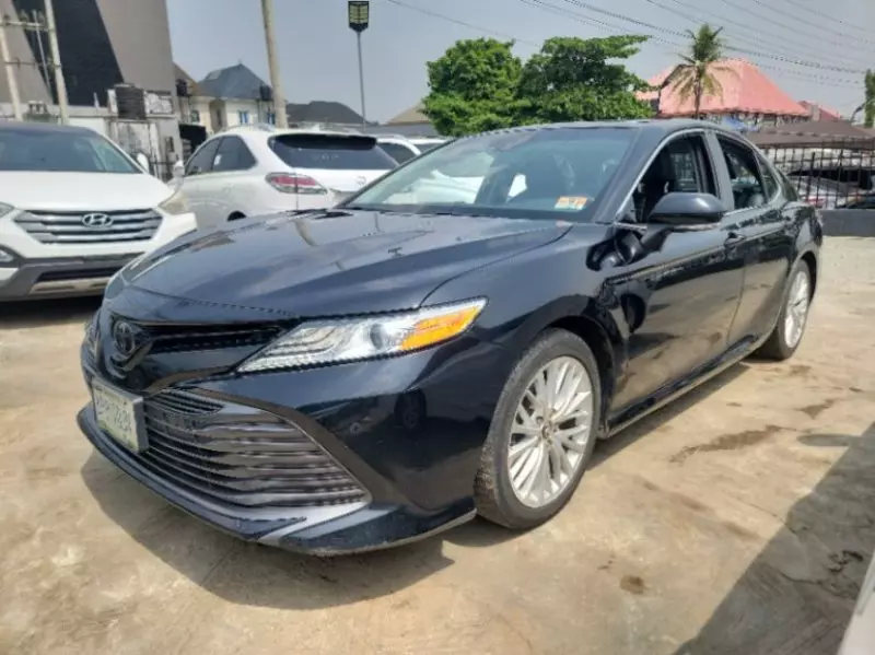 Toyota Camry   - 2018