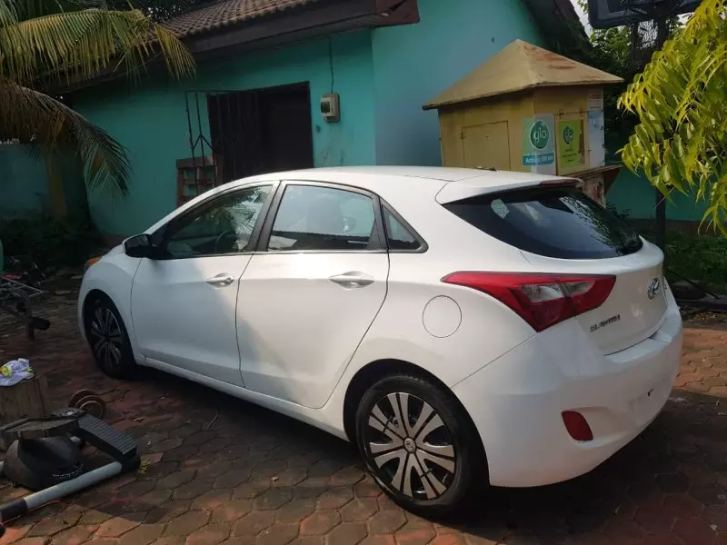 Hyundai Elantra   - 2015