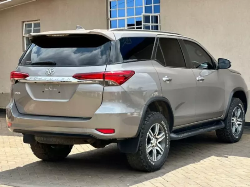 Toyota Fortuner   - 2017