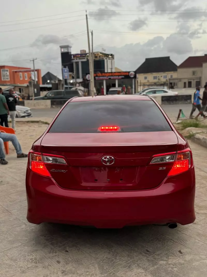 Toyota Camry   - 2014