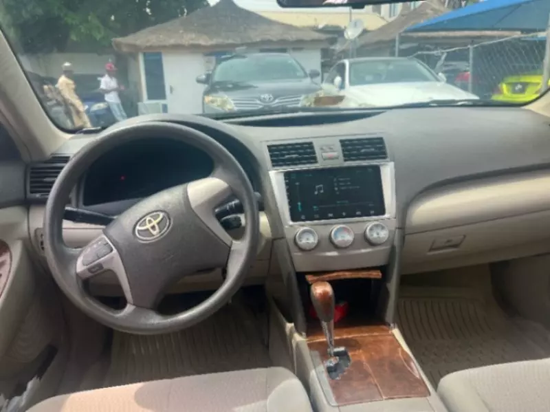 Toyota Camry   - 2010