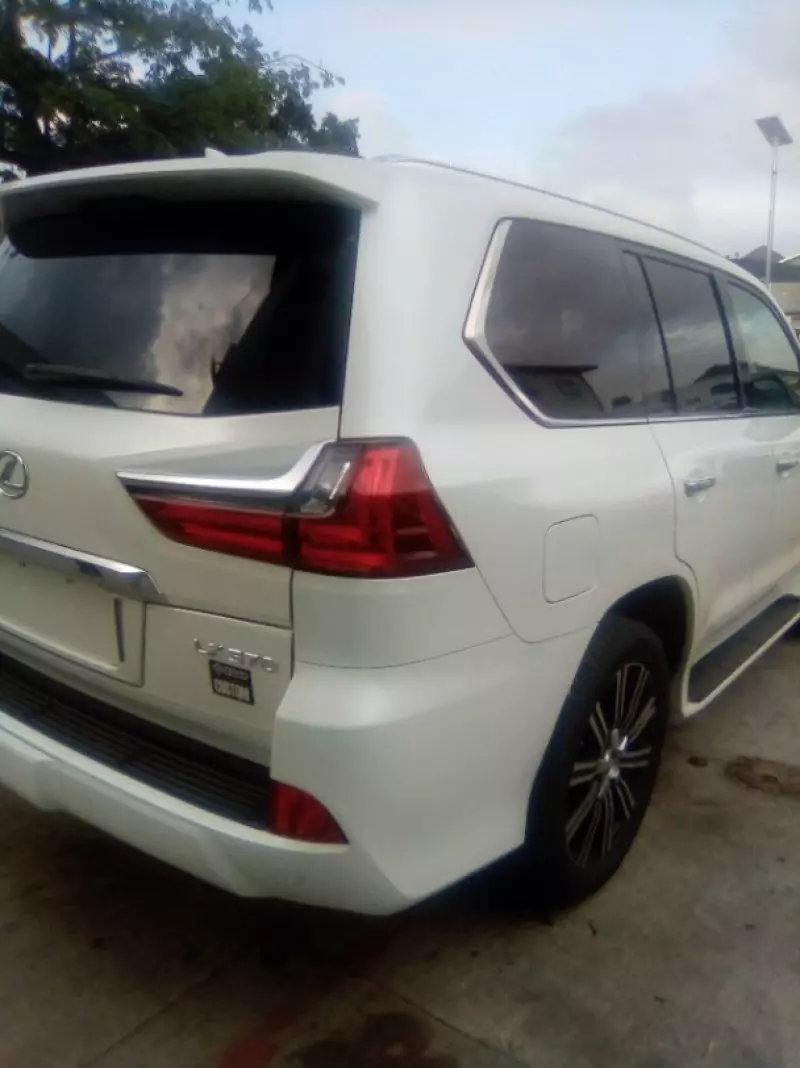 Lexus LX 570   - 2019