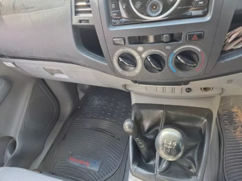 Toyota Hilux   - 2012