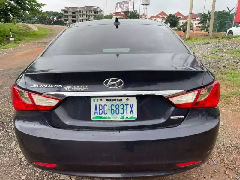 Hyundai Sonata   - 2011