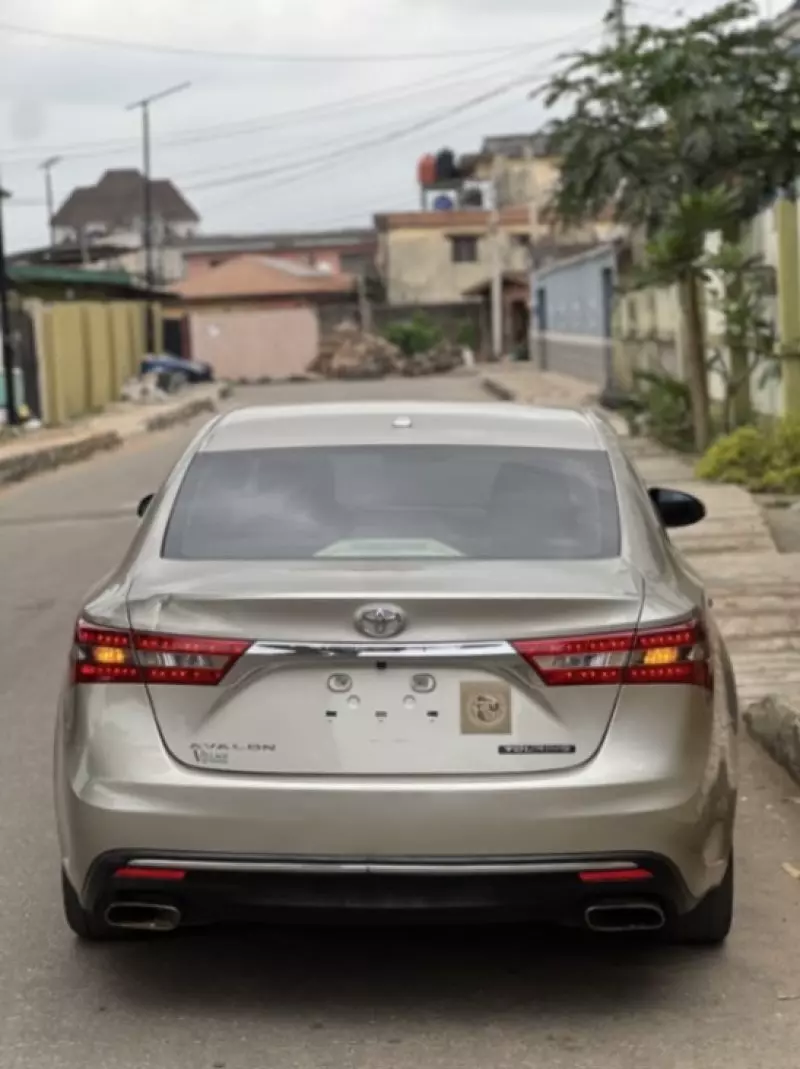 Toyota Avalon   - 2016