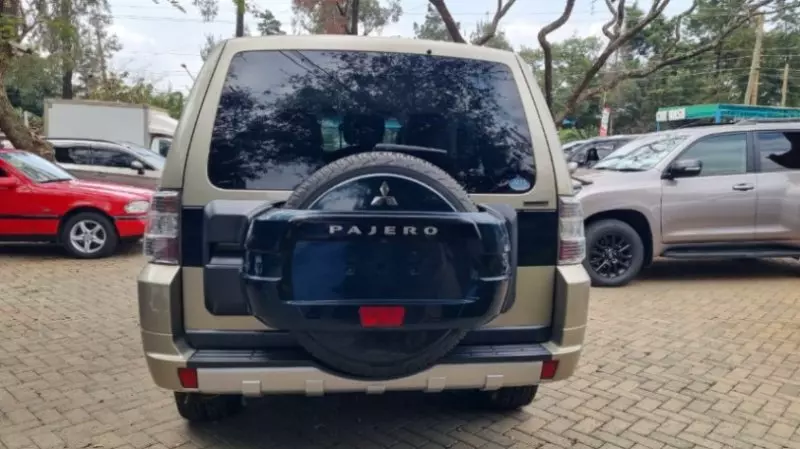 Mitsubishi Pajero   - 2014