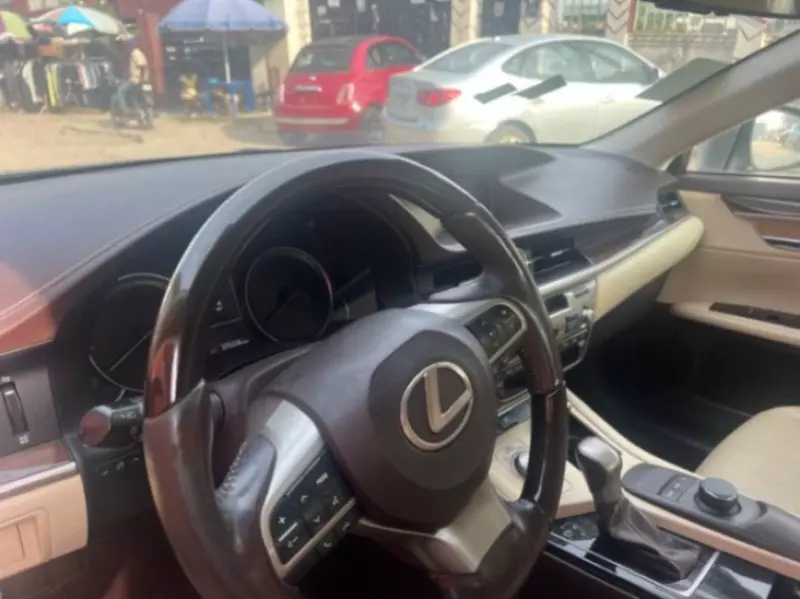 Lexus ES 330   - 2017