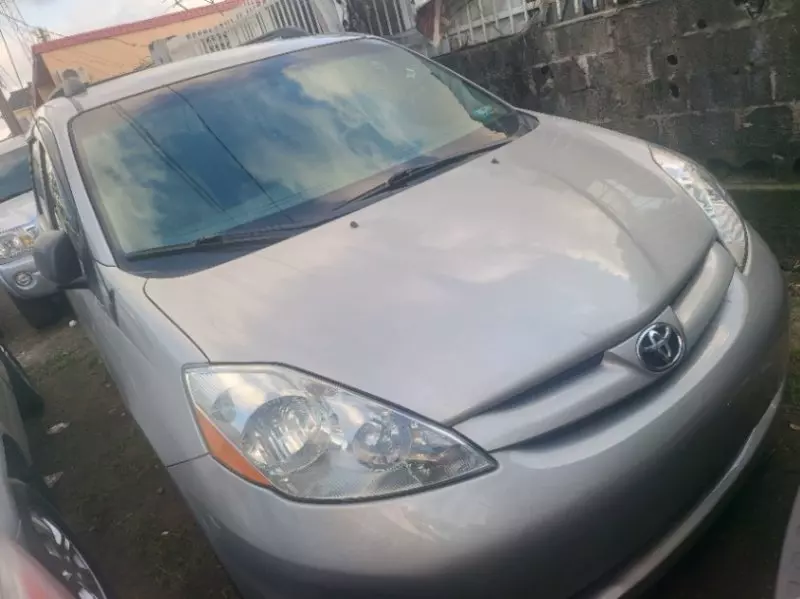 Toyota Sienna   - 2006