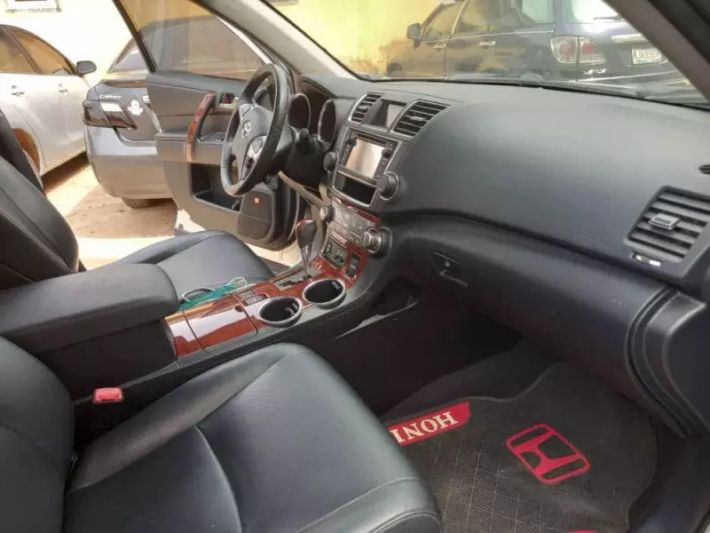 Toyota Highlander   - 2013