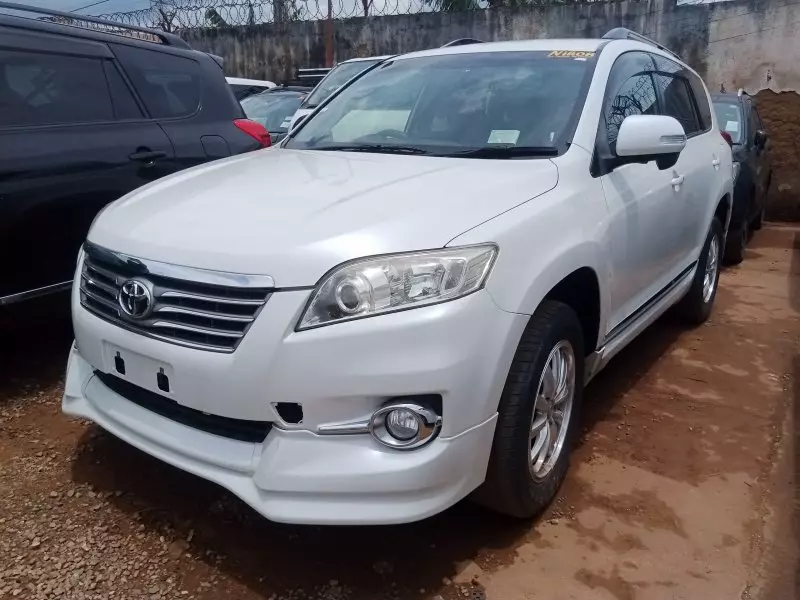 Toyota Vanguard    - 2011