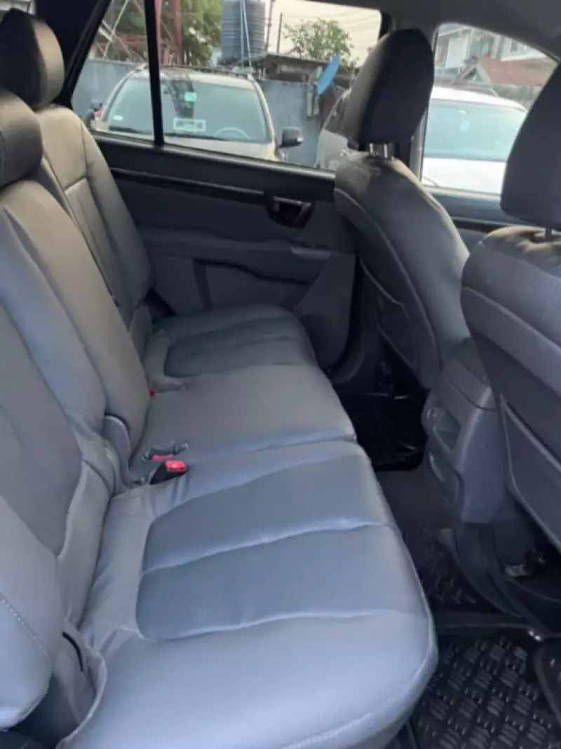 Hyundai Santa Fe   - 2012