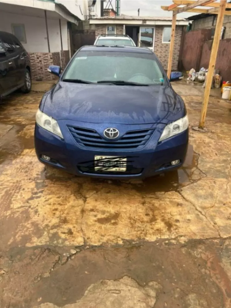 Toyota Camry   - 2009
