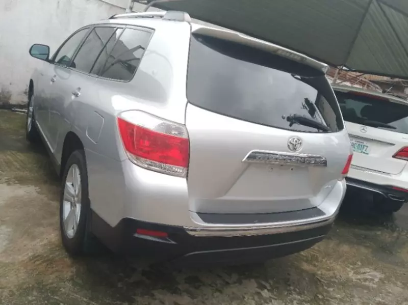 Toyota Highlander   - 2012