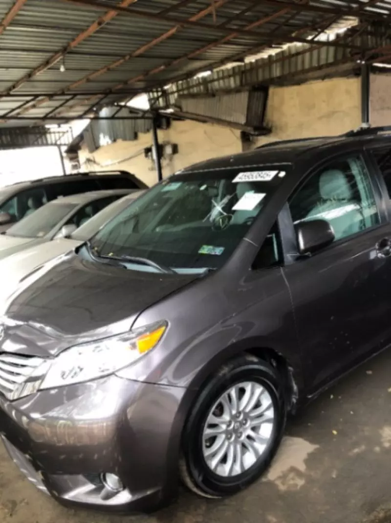 Toyota Sienna   - 2015