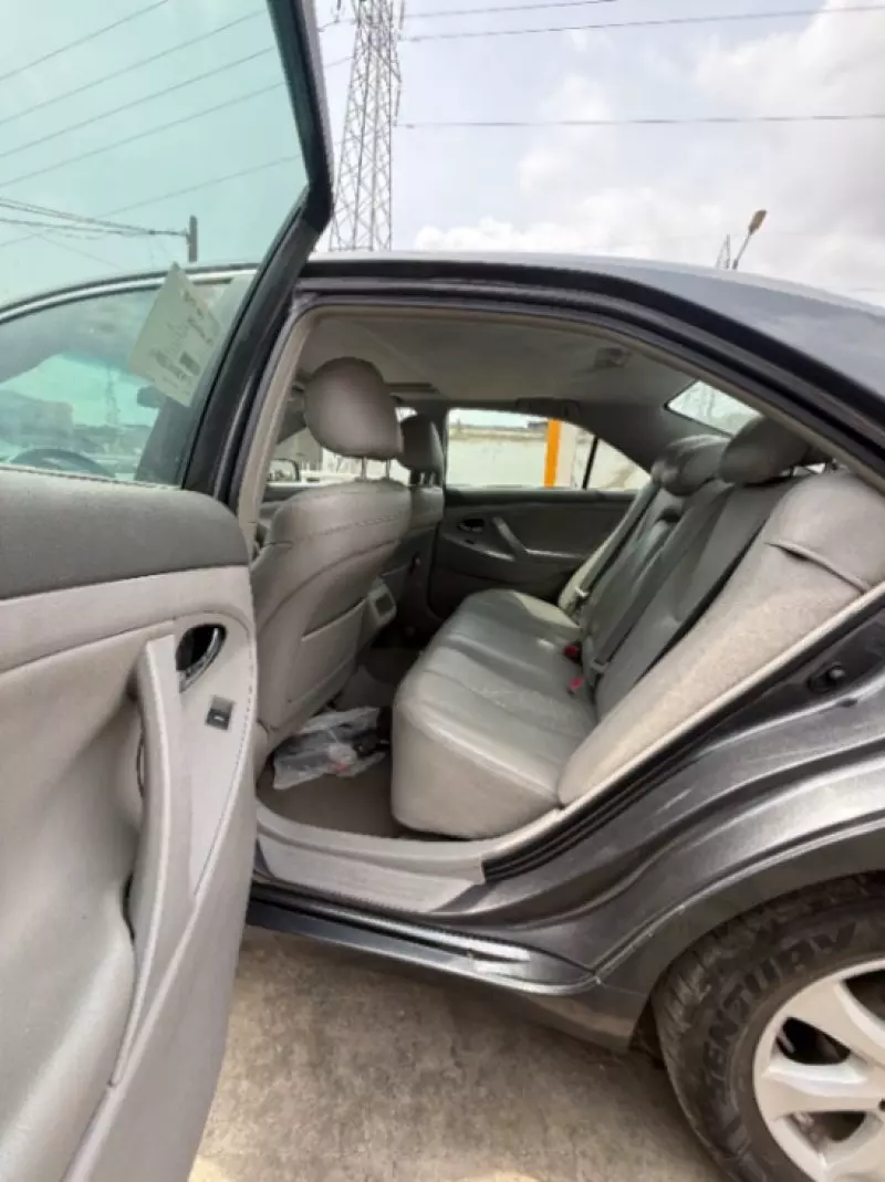 Toyota Camry   - 2011