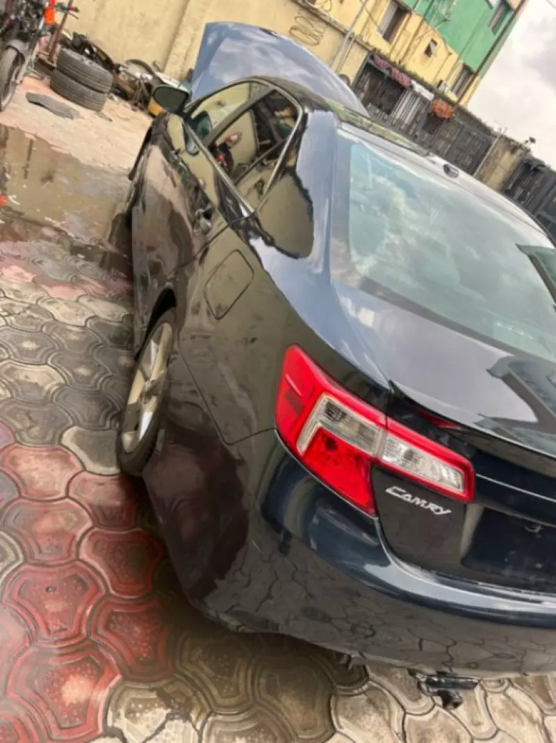 Toyota Camry   - 2014