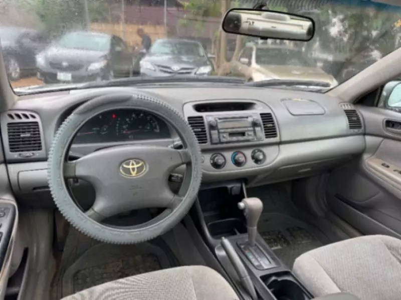 Toyota Camry   - 2005