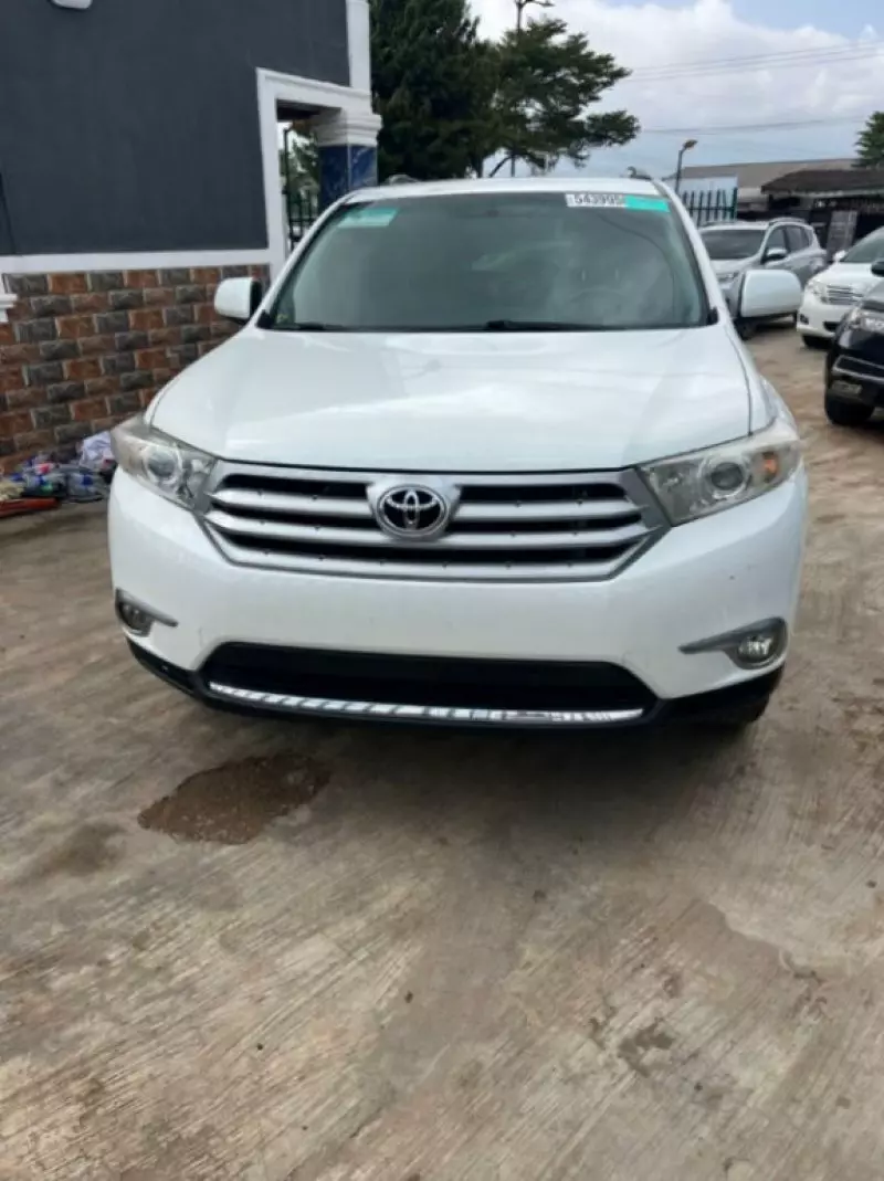 Toyota Highlander   - 2012