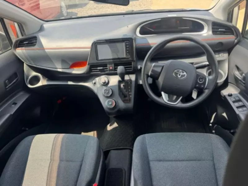 Toyota Sienta   - 2018