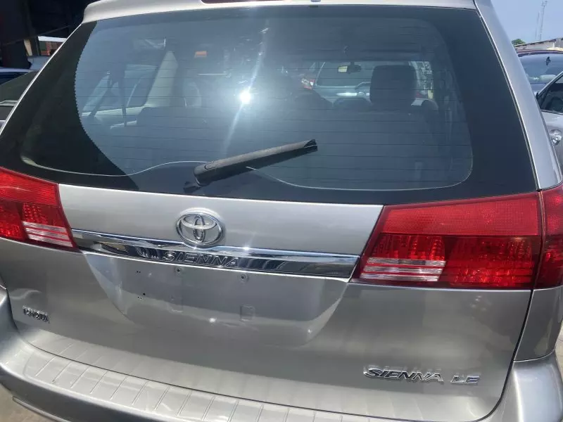Toyota Sienna   - 2005