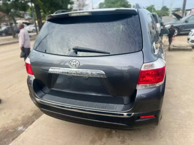 Toyota Highlander   - 2012