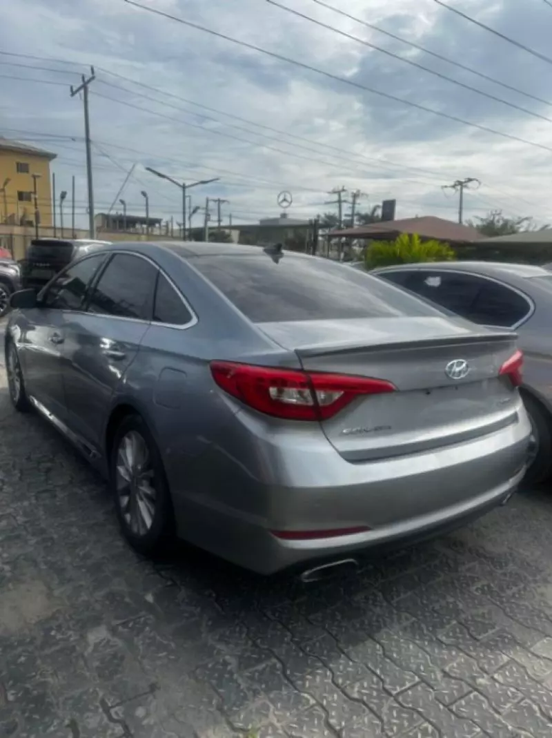 Hyundai Sonata   - 2015
