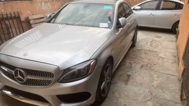 Mercedes-Benz 300   - 2015