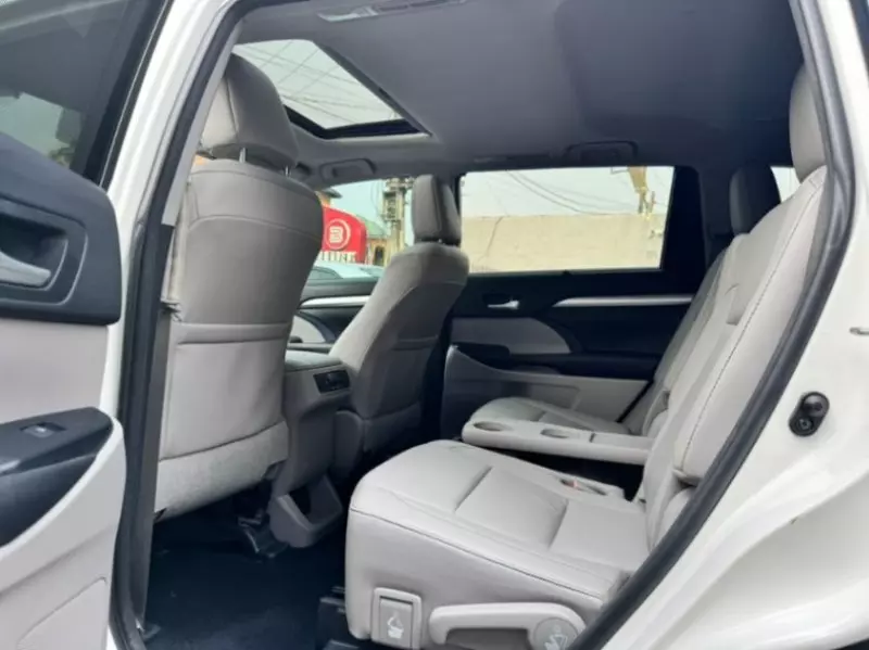 Toyota Highlander   - 2017