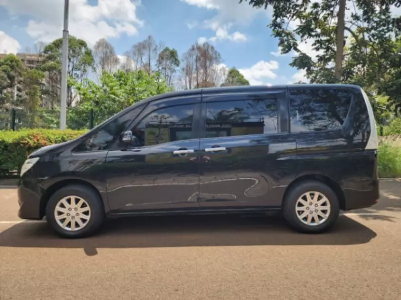 Nissan Serena   - 2016