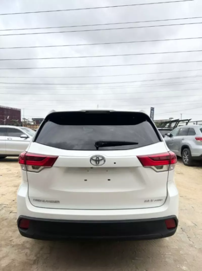 Toyota Highlander   - 2017