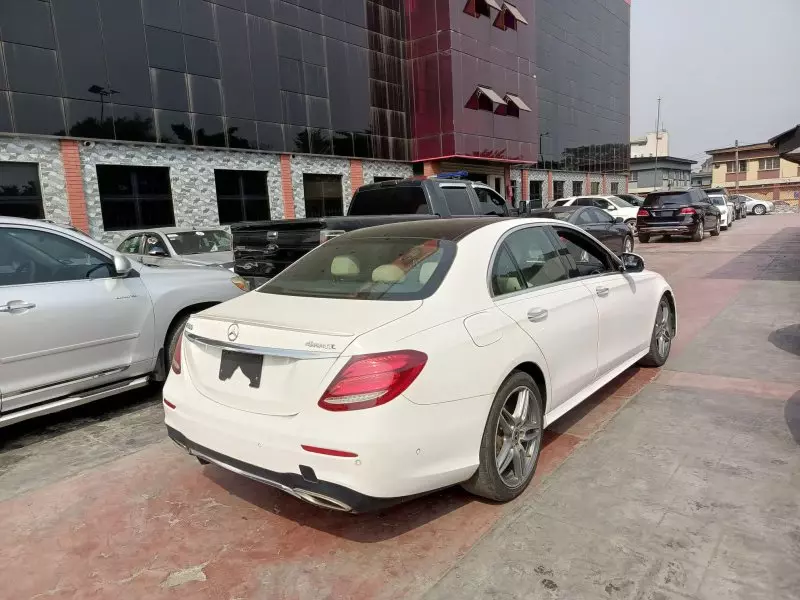 Mercedes-Benz E 300 - 2019