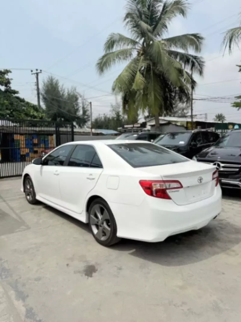 Toyota Camry - 2012