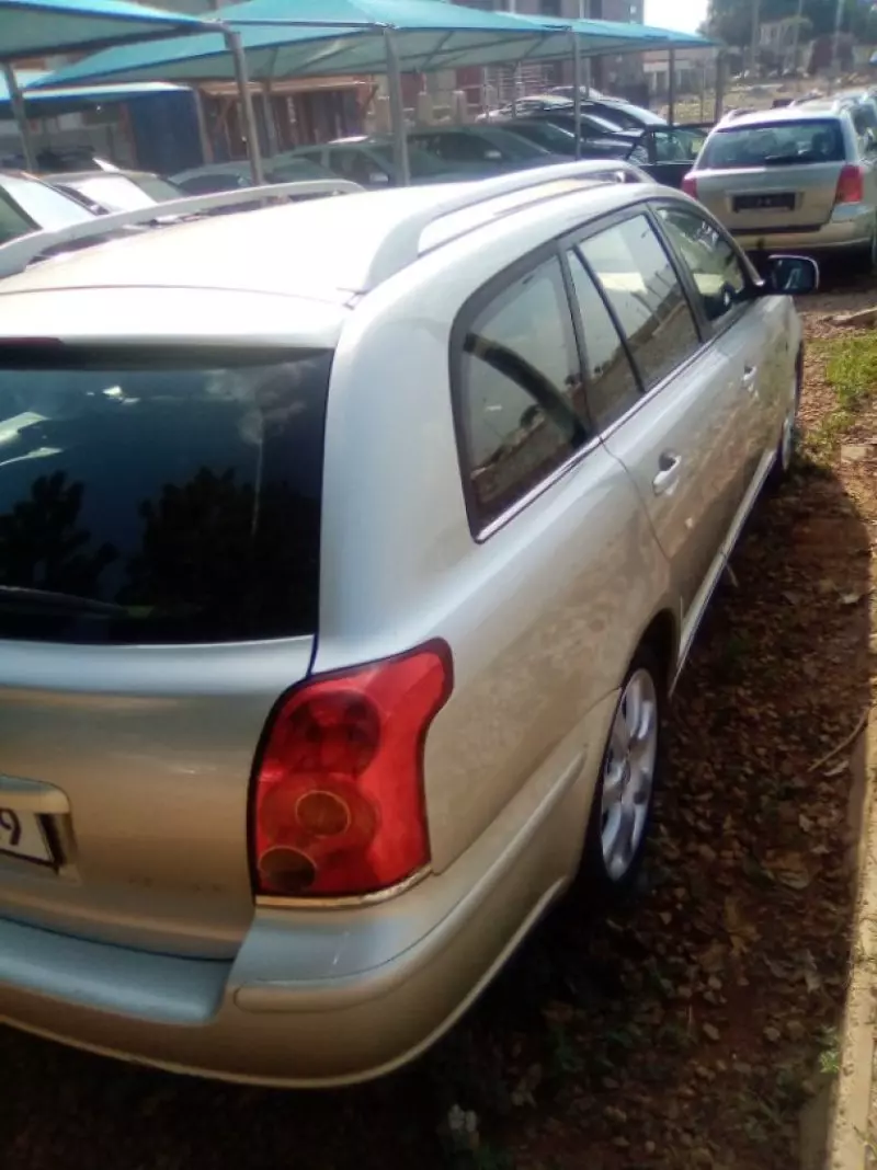 Toyota Avensis   - 2005