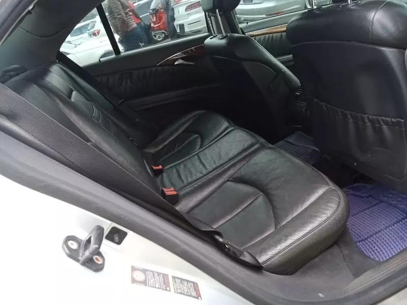 Mercedes-Benz E200   - 2007