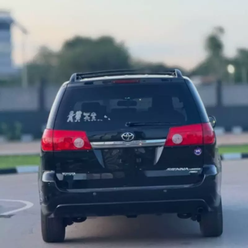 Toyota Sienna   - 2009