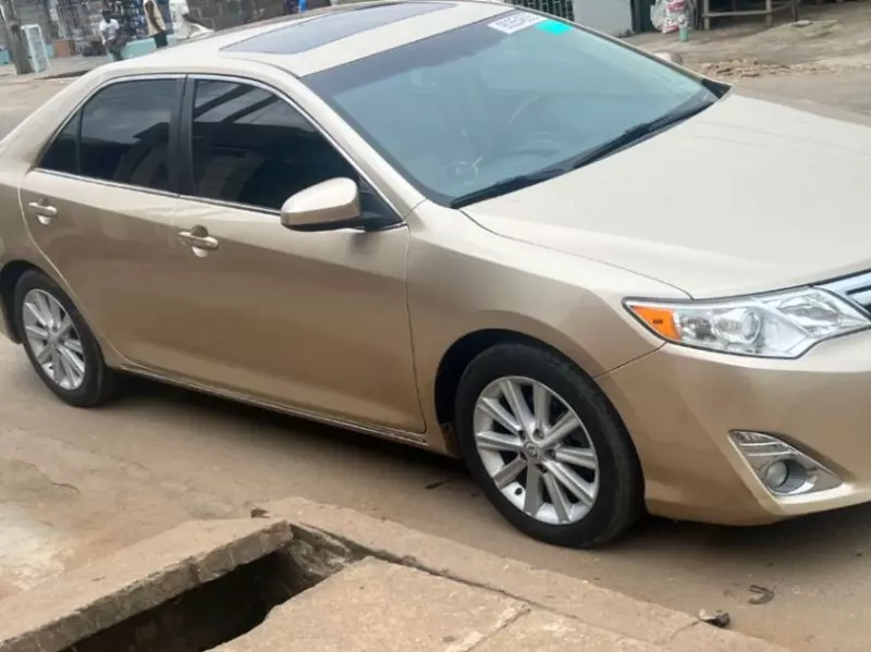 Toyota Camry   - 2012