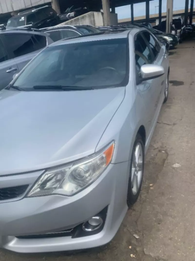Toyota Camry   - 2016