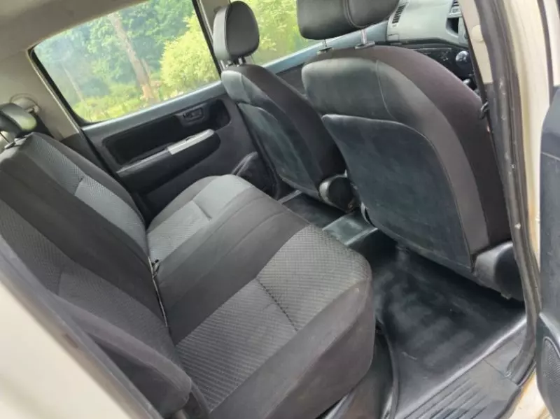 Toyota Hilux   - 2015