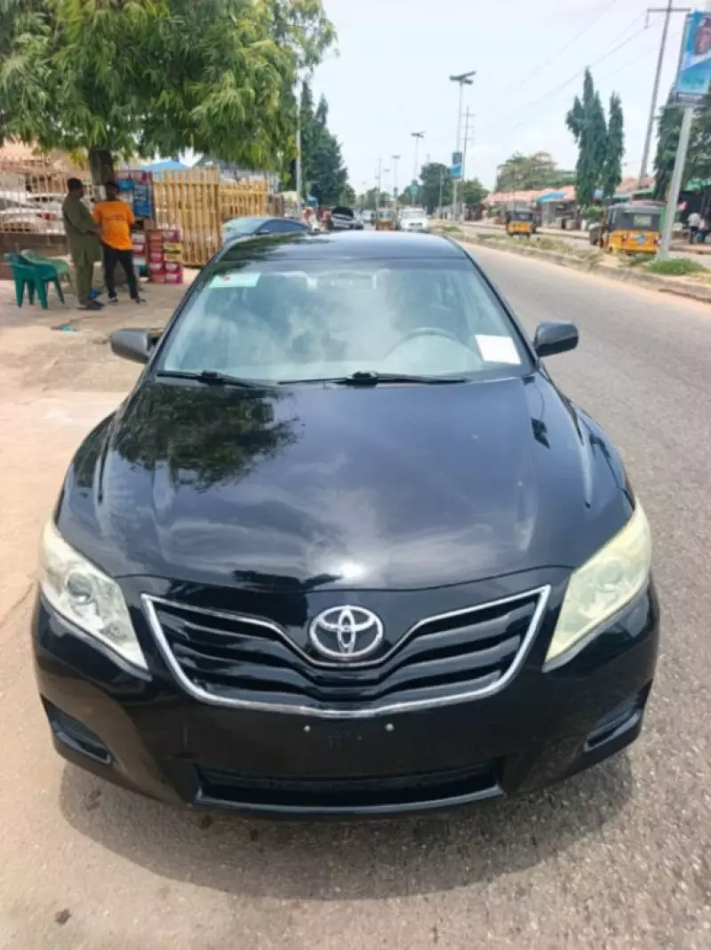 Toyota Camry   - 2010