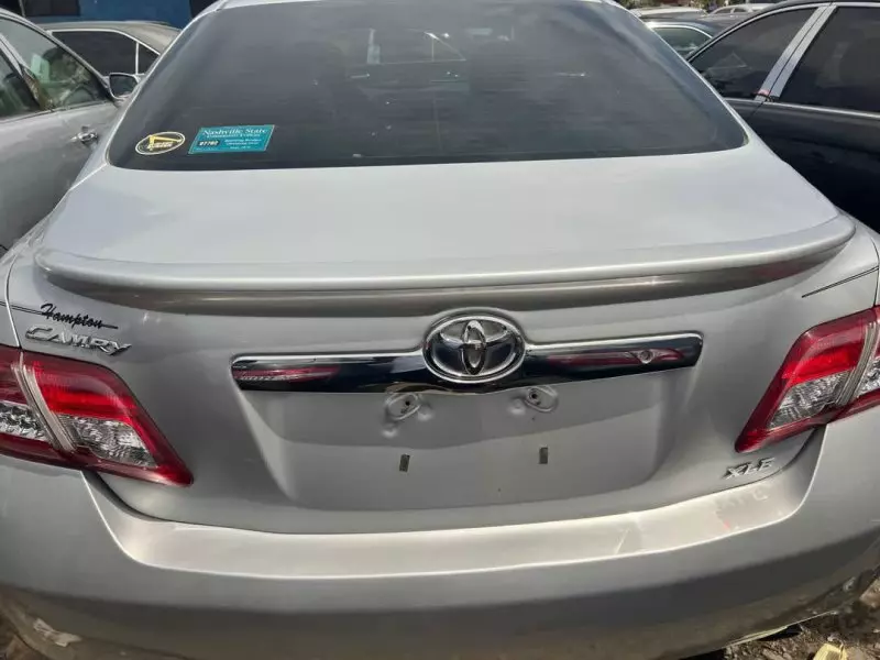 Toyota Camry   - 2011