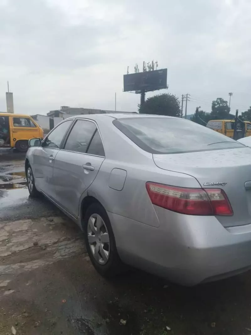 Toyota Camry   - 2009