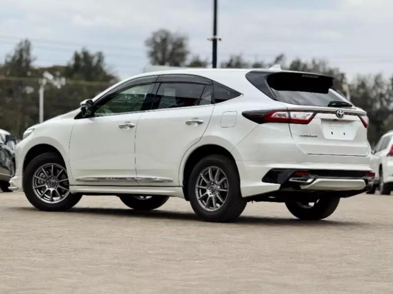 Toyota Harrier   - 2018