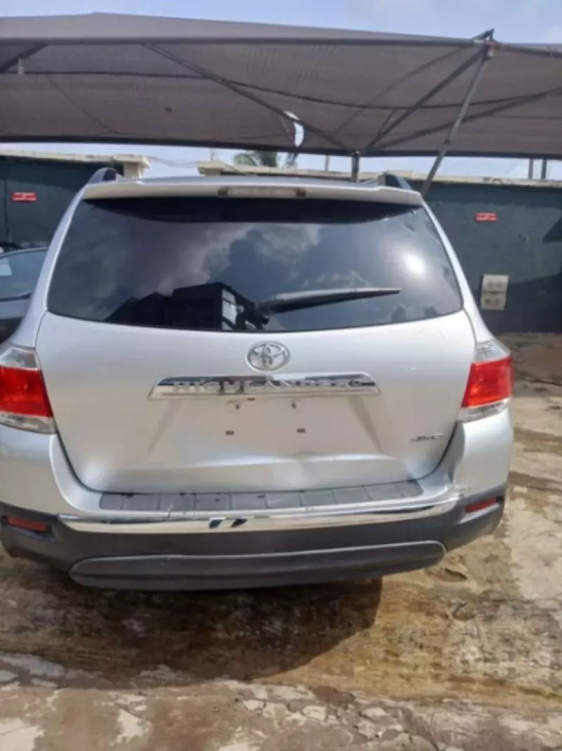 Toyota Highlander   - 2012