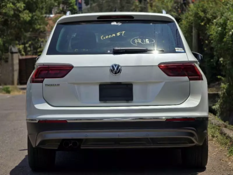 Volkswagen Tiguan   - 2014