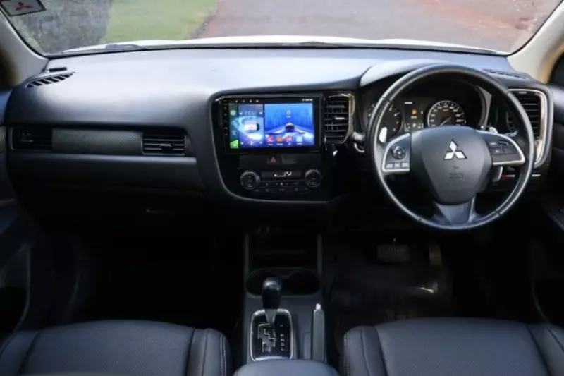 Mitsubishi Outlander GLX   - 2015