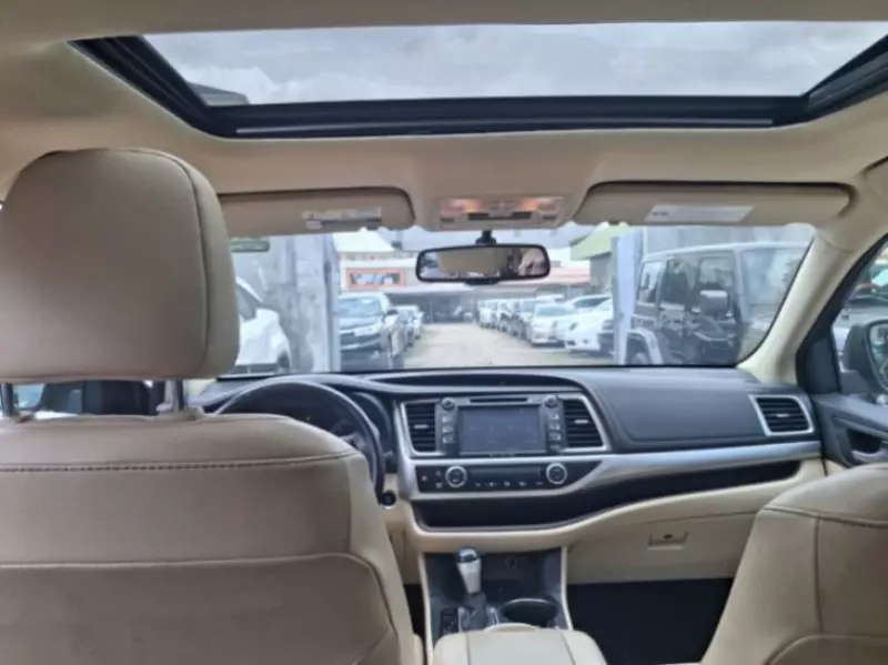 Toyota Highlander   - 2016