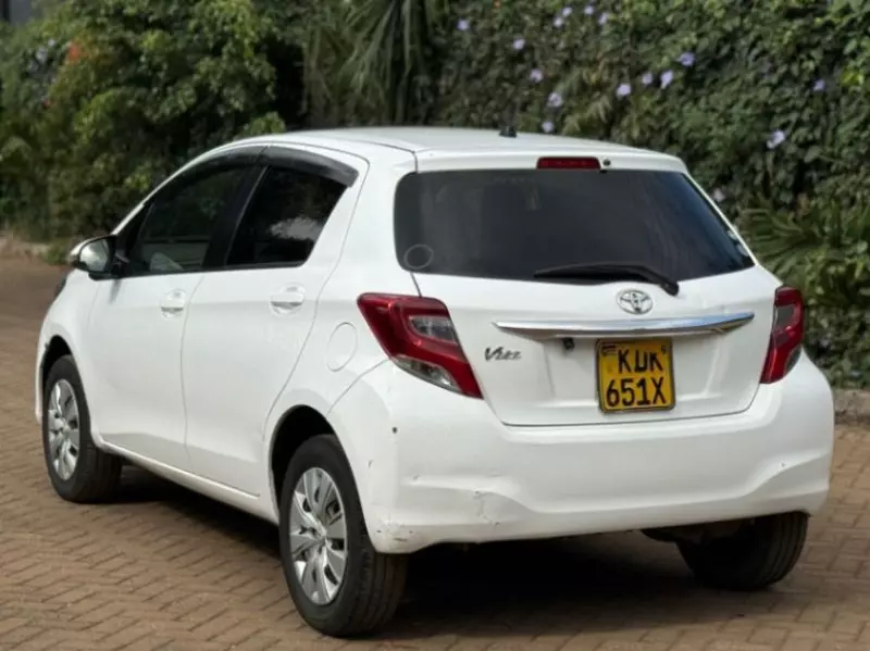 Toyota Vitz   - 2015